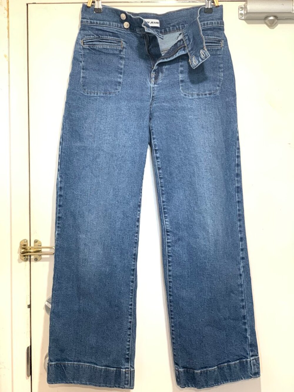 DKNY JEANS WIDE LEG BLUE JEANS SIZE 29